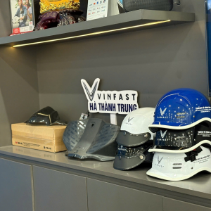 showroom cửa hàng